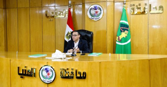 نائب محافظ المنيا يتابع معدلات تنفيذ مشروعات حياة كريمة 