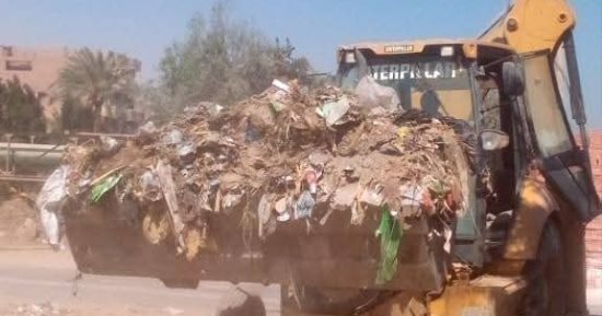 رفع 100 طن قمامة وأتربة مخلفات في حملة بـ5 قرى بمركز سوهاج