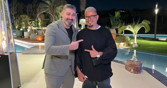 عمرو دياب يشاهد مسلسل كلهم بيحبوا مودى بصحبة ياسر جلال
