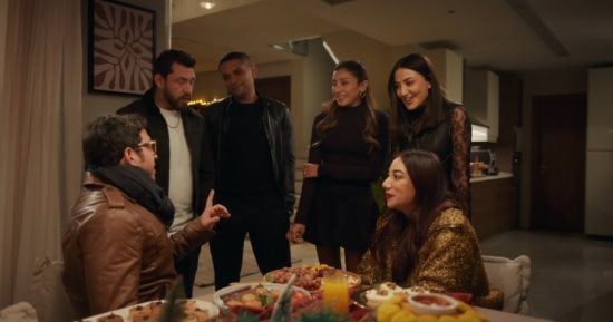 مسلسل اتنين غيرنا الحلقة 4.. فلاش باك لبداية فشل علاقة آسر ياسين وهنادى مهنا.. شقيق نور يطلب من والدتهما التوسط له لمساعدته فى مشروعه.. نور أبو الفتوح تكتشف أمنيات آسر ياسين.. مشاجرة بالأيدى بين حسن سويلم وشباب
