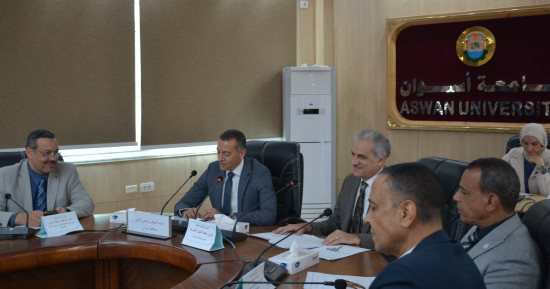 محافظ أسوان يشارك فى مجلس الجامعة.. ويؤكد: داعم رئيسى لمسيرة البناء