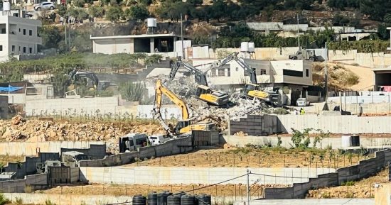 الاحتلال الإسرائيلى يقرر هدم منزل فلسطينى فى بلدة الخضر جنوب بيت لحم