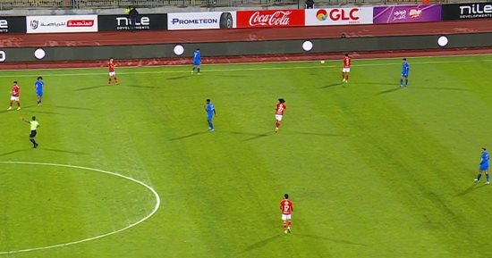 الأهلى 0-0 سموحة وانحصار اللعب فى وسط الملعب بأول ربع ساعة
