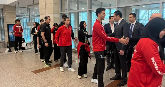 عودة منتخب السلاح من السنغال بعد تصدر بطولة أفريقيا ووزير الرياضة يستقبله