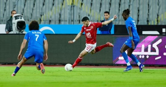الأهلى يهزم سموحة 1-0 ويعتلى صدارة الدورى بشكل مؤقت