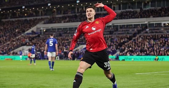 مانشستر يونايتد يصعق إيفرتون ويرتقي للمركز الرابع في ترتيب الدوري الإنجليزي.. فيديو