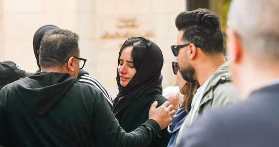 انهيار زينة في جنازة شقيقها من مسجد حسن الشربتلي