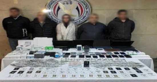 استولوا على ملايين الجنيهات بـ 600 عملية نصب.. سقوط عصابة «الثغرة الذكية»