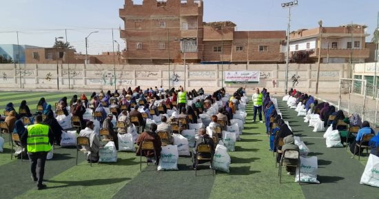 توزيع بطاطين على غير القادرين بقرى مركز سمسطا بالتزامن مع سادس أيام رمضان