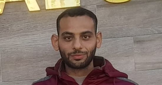 "بين صعقة كهربائية وقصف منزله".. مأساة إبراهيم أبو عرام فى غزة.. أربعة أعوام من المعاناة مع الفقاع الشائع وتسمم الدم.. انهيار المنظومة الصحية يزيد من آلامه.. و70% من مرضى الأمراض المزمنة يعانون من نقص الأدوية