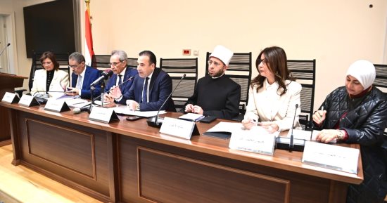 وزير الدولة للإعلام يقترح حظر استخدام الهاتف المحمول بالمدارس