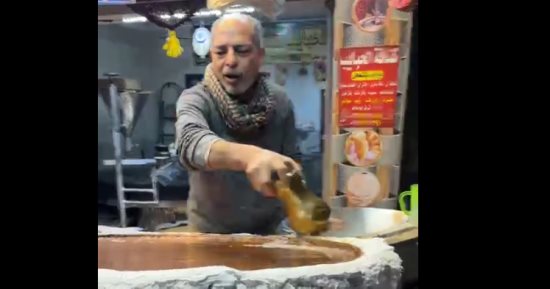 أجواء تميز شبرا خلال رمضان.. شاهد ماذا يفعل بولس فى الشهر الكريم؟