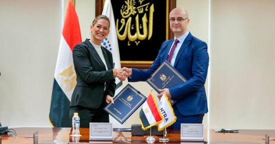 جهاز الاتصالات يمنح مرسيدس بنز تراخيص "إنترنت الأشياء" للسيارات