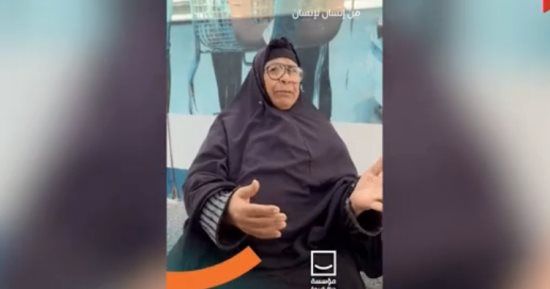 بالدموع والدعاء.. هكذا عبرت سيدة مكافحة عن فرحتها بمفاجأة برنامج حياة كريمة