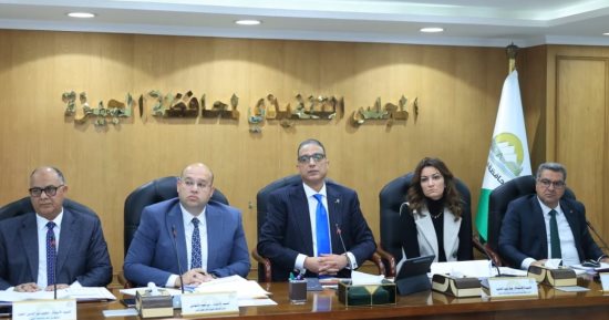 محافظ الجيزة للجهاز التنفيذى: تطبيق مبدأ الثواب والعقاب 