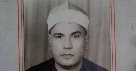 كنوز منسية.. الشيخ فتحى محمد العطار أوصاه والده بعدم طلب أجر نظير التلاوة.. اعتمد بالإذاعة المصرية عام 1963.. وسجل القرآن كاملًا مرتلًا ومجودًا للإذاعة الليبية.. وأحيا شهر رمضان فى العديد من دول العالم.. صور