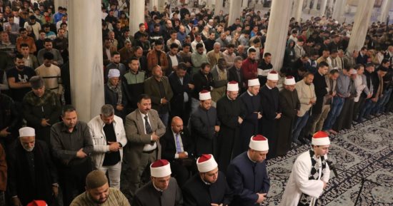 كبار القراء ونجوم دولة التلاوة يحيون ثامن ليالي رمضان بتلاوات ندية وابتهالات روحانية بالمساجد الكبرى