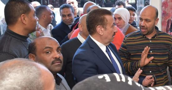 محافظ بورسعيد يوجه ببيع اللحوم بأسعار مخفضة للمتواجدين بالمنفذ خلال جولته