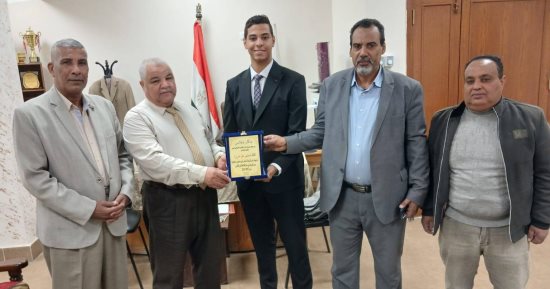 تعليم الأقصر تكرم أمين اتحاد طلاب لحصده الخامس بالجمهورية في مسابقة الملتقى الفكري 