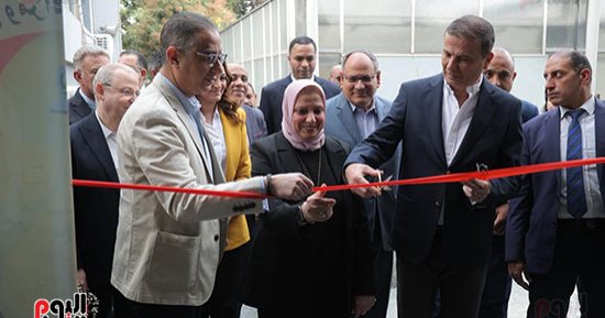 وزير الزراعة ومحافظ الجيزة يتفقدان أقسام معمل فحص وتصدير البطاطس بالدقى
