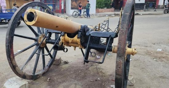 مدفع الإفطار اضرب.. استمتع مع أهالى الأقصر بلحظات إطلاق مدفع رمضان.. فيديو