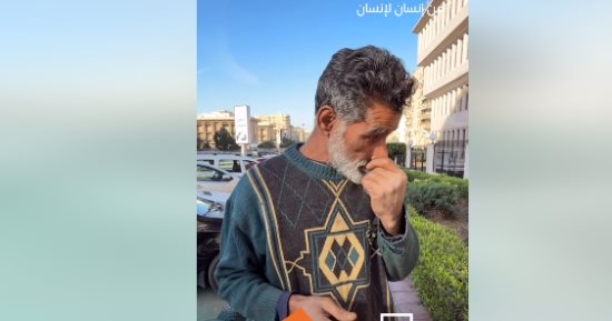 عامل مسن يتبرع بأمواله لفلسطين: أهل غزة أولى منى.. وحياة كريمة تهديه 20 ألف جنيه