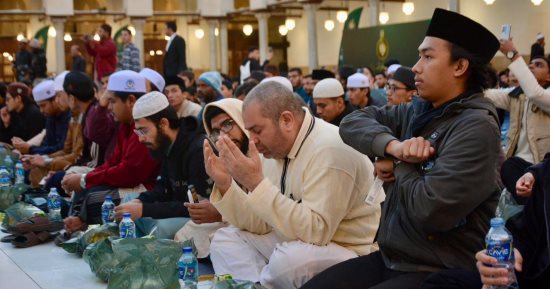 مبادرة إفطار صائم.. توزيع 70 ألف وجبة على رواد الجامع الأزهر