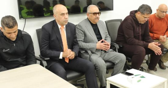 أشرف نصار يجتمع بلاعبي البنك الأهلي لتحفيزهم قبل مواجهة سموحة في الدوري