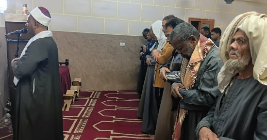 أجواء روحانية وتلاوة خاشعة فى التراويح من مسجد خالد بن الوليد بأسوان.. مباشر