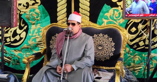 توافد الأهالى على عزاء والد الفنانة مى عمر بمسقط رأسه بالبحيرة.. فيديو