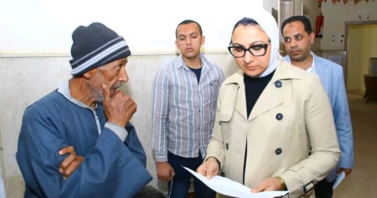 محافظ الوادي الجديد تتابع تقنين أراضي الدولة.. إنجاز 78% من فحص الطلبات