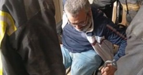 الشرطة فى خدمة "البطل".. إنقاذ شاب من ذوي الهمم تعطل به المصعد