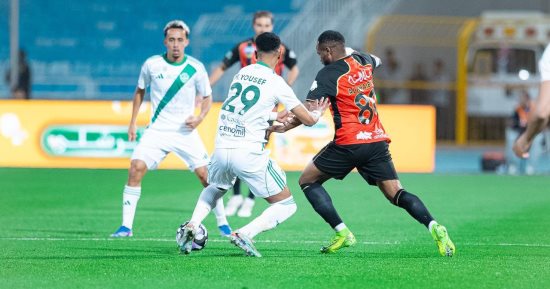الأهلى يهزم الرياض بهدف عكسى ويتصدر الدورى السعودى مؤقتا.. فيديو