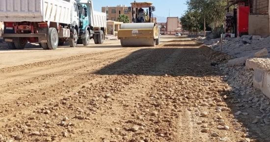بدء أعمال تمهيد الطرق بحي 102 بمدينة طور سيناء ضمن الخطة الاستثمارية 