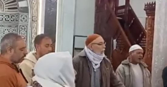 نفحات رمضانية.. حلقة ذكر بمسجد سيدى طلحة التلمسانى بكفر الشيخ.. فيديو