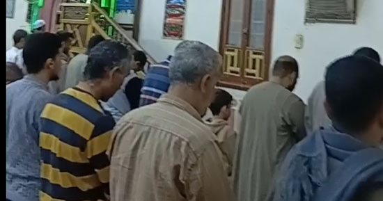 اللهم تقبل منا.. تراويح الليلة الـ10 من رمضان من كوم أمبو.. فيديو