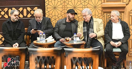 أحمد السقا وإدورد وأحمد فهيم وإسلام جمال يقدمون العزاء فى والد مى عمر.. صور 