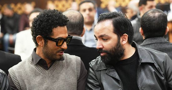 أحمد العوضى وعمرو سعد ومنه شلبى وأكرم حسنى يشاركون فى عزاء والد مى عمر.. صور 