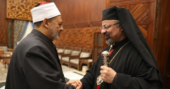 «فى اتصال هاتفى».. بطريرك الأقباط الكاثوليك يطمئن على صحة شيخ الأزهر