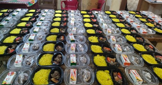 لحمة ورز بسمتى وجلاش.. مطبخ الخير يقدم مئات الوجبات يوميا في الغربية.. صور