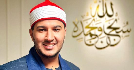 وزير الأوقاف يهنئ قارئ دولة التلاوة بلال سيف لفوزه بمسابقة القرآن بتنزانيا