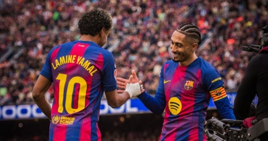 برشلونة ضد فياريال.. البارسا يتفوق بثنائية لامين يامال فى الشوط الأول.. فيديو