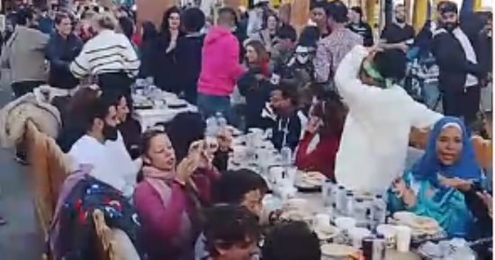مائدة من دهب.. 5 آلاف شخص يرسمون أطول إفطار جماعى بشواطئ جنوب سيناء بطول 2 كم