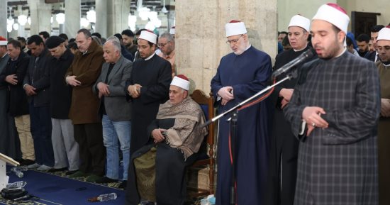 في أولى ليالي المغفرة.. آلاف المصلين يناجون الله طمعا في رضوانه ومغفرته