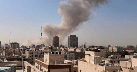 زلزال الهجمات الأمريكية الإسرائيلية على إيران يهز المنطقة..إيران تستهدف قواعد أمريكا بالخليج وتعلن بدء عملية الوعد الصادق4..غارات مكثفة على لبنان..انفجارات بالكويت والبحرين وأبوظبى..إسقاط صاروخ إيرانى على قطر