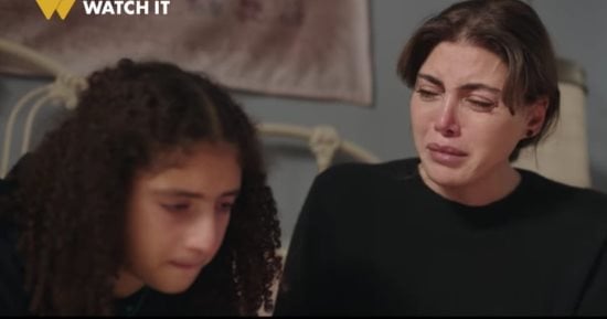 مسلسل توابع.. إزاى تكونى علاقة صداقة قوية مع ابنتك المراهقة؟