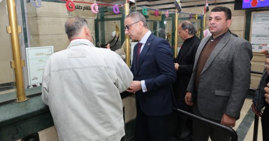 محافظ الجيزة يتفقد المركز التكنولوجى بحى الدقى ومكتب بريد بين السريات