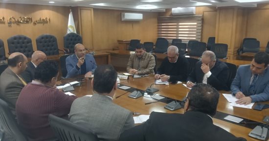 نائب محافظ الجيزة يعقد اجتماعا بشأن تدعيم البنية التحتية للمنطقتين الصناعتين بالصف والعياط