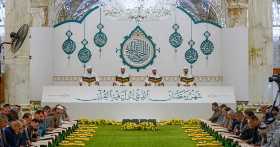 صيام وعبادة وإفطار جماعي.. شهر رمضان حول العالم