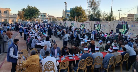 5 آلاف شخص يشاركون فى إفطار جماعى بـقرية المراشدة بتنظيم حياة كريمة.. فيديو